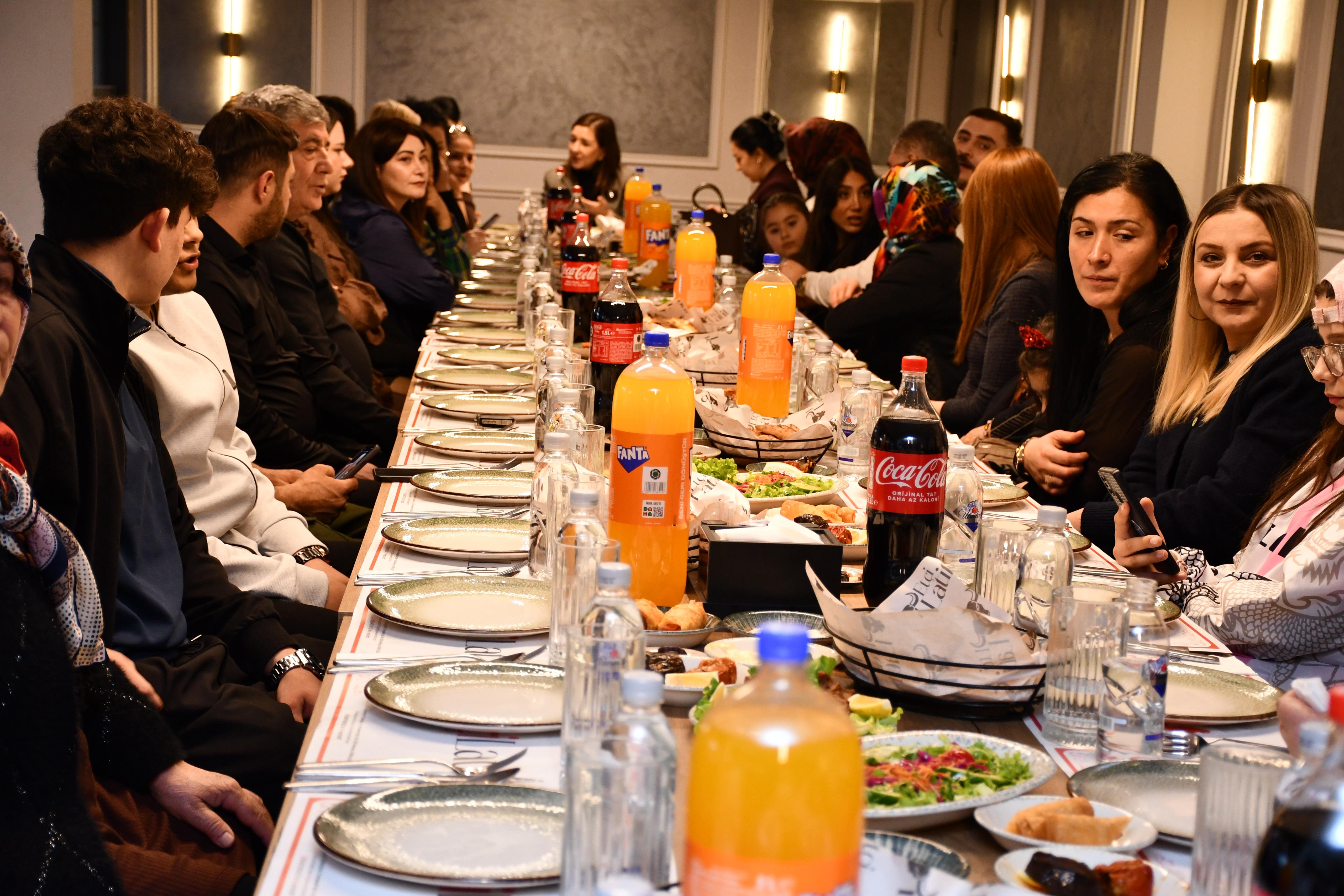 Umuda Yolculuk Dernek Başkanı Sayın Banu DOĞAN’ın düzenlediği iftar programına katıldık.