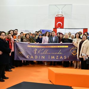 Valimiz Sayın H. Engin SARIİBRAHİM ve eşi Hatice SARIİBRAHİM Hanımefendi, 8 Mart Dünya Kadınlar Günü dolayısıyla düzenlenen programa katılım sağladı. - fotoğraf 1