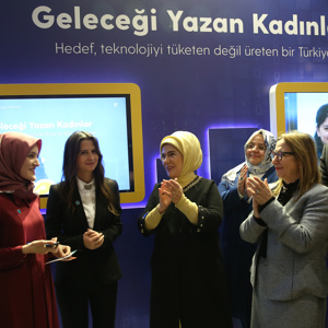 Emine Erdoğan Hanımefendi’nin Ev Sahipliğinde Beştepe Kongre ve Kültür Merkezi'nde "Geleceği Yazan Kadınlar" Projesi Tanıtım Toplantısı Düzenlendi - fotoğraf 3