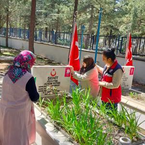 Aziz Şehidimizi Rahmet Ve Minnetle Andık - fotoğraf 1
