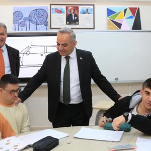 İL MÜDÜRÜMÜZ SAYIN ÖMER FARUK ERGÜN ABDULLAH HAKAN TANGÜLÜ ÖZEL EĞİTİM MESLEK OKULUNDAKİ ÖZEL ÖĞRENCİLERİ ZİYARET ETTİ - fotoğraf 2