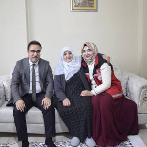 Şehit Aileleri ve Gazimize Anlamlı Ziyaret - fotoğraf 5