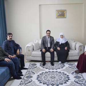 Şehit Aileleri ve Gazimize Anlamlı Ziyaret - fotoğraf 3