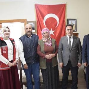Şehit Aileleri ve Gazimize Anlamlı Ziyaret - fotoğraf 2