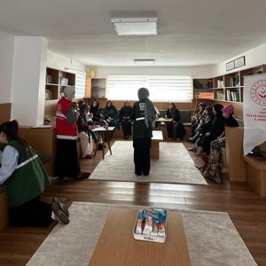 Yozgat Sosyal Hizmet Merkezi Müdürlüğümüz ve Yeşilay Danışmanlık Merkezi (YEDAM), sahada güçlü bir iş birliğiyle çalışmalarına devam ediyor.  - fotoğraf 2