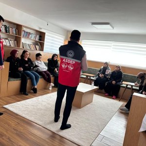 Yozgat Sosyal Hizmet Merkezi Müdürlüğümüz ve Yeşilay Danışmanlık Merkezi (YEDAM), sahada güçlü bir iş birliğiyle çalışmalarına devam ediyor.  - fotoğraf 1