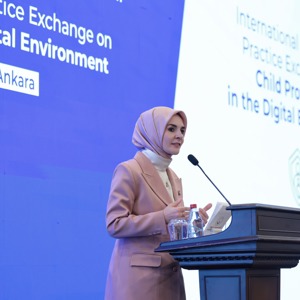 Emine Erdoğan Hanımefendi ve Bakanımız Göktaş, "Çocukların Dijital Ortamda Korunmasına İlişkin Uluslararası Politika ve Uygulama Paylaşımı" toplantısına katıldı - fotoğraf 5