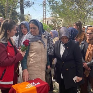 Kahramanmaraş’ta bir ortaokulda yaşanan elim hadisede hayatını kaybeden öğrencimizi Düziçi ilçemizde dualarla ebediyete uğurlayıp ailemize sabırlar temenni ettik. - fotoğraf 1