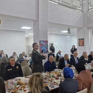 İftar Programı Düzenlendi. - fotoğraf 4
