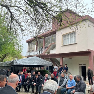 Sayın Valimiz Mehmet Fatih Serdengeçti, Kahramanmaraş Valisi Mükerrem Ünlüer, önceki dönem Tarım ve Orman Bakanı ve Kahramanmaraş Milletvekili Vahit Kirişci, İl Müdürümüz Sayın Tolga Nacar, siyasi parti temsilcileri ,belediye başkanları ve sivil toplum kuruluşu üyeleri Kahramanmaraş’ta yaşanan elim hadisede hayatını kaybeden yavrumuz,hemşehrimiz Adnan Göktürk Yeşil’in Düziçi’nde  düzenlenen taziye ziyaretine katıldılar. - fotoğraf 2