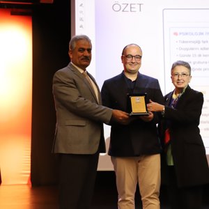 Otizm ve Özel Gereksinimli Birey Ailelerine Yönelik Konferans Gerçekleştirildi - fotoğraf 1