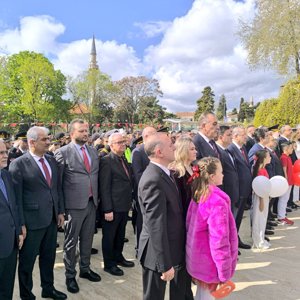 23 Nisan Ulusal Egemenlik ve Çocuk Bayramı Kapsamında Çelenk Sunma Töreni Gerçekleştirildi - fotoğraf 2