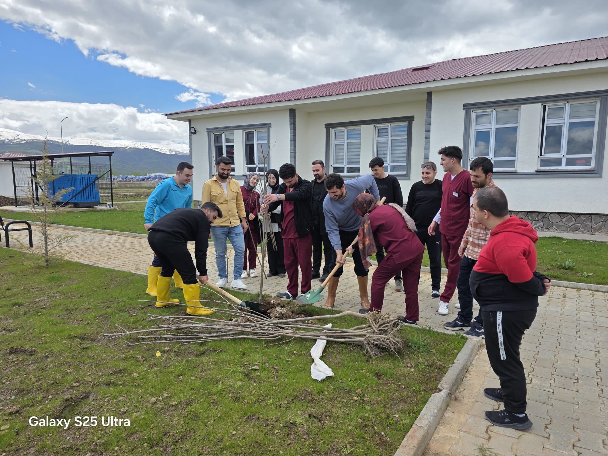 Özel Bireylerimizle Ağaç Dikimi Etkinliği Gerçekleştirildi