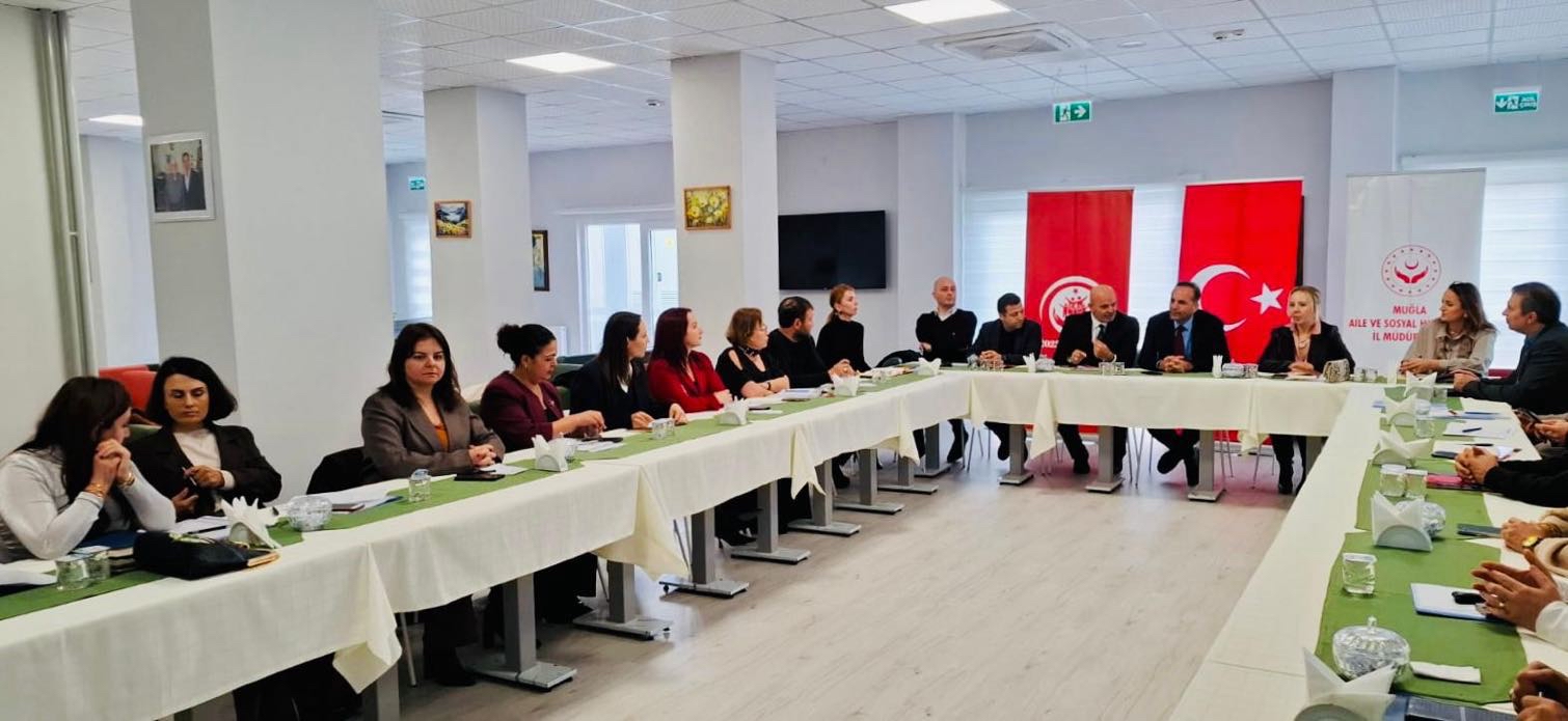 İl Müdürümüz Yakup KÜTÜK başkanlığında, İl Müdür Yardımcımız Çetin KORKMAZ, Şube Müdürümüz Ozan ÖZTÜRK, Sosyal Hizmet Merkezi Müdürleri ve ilgili personelin katılımıyla Sosyal Ekonomik Destek (SED) Toplantısı düzenlendi.