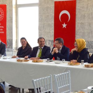 Uşak'ta Gönül Köprüleri Kuruluyor: Koruyucu Aileler Tanıtım Kahvaltısında  Buluştu! - fotoğraf 4