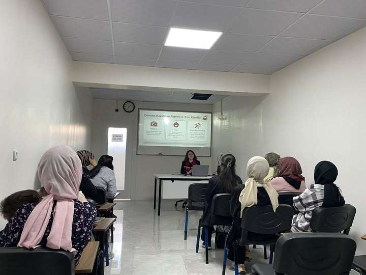 İş Hayatı ve Hukuk Hakkında Eğitim Düzenlenmiştir