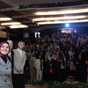 Bakanımız Göktaş, Uluslararası Milli İrade Kız Anadolu İmam Hatip Lisesi'nde öğrencilerle buluştu - fotoğraf 5
