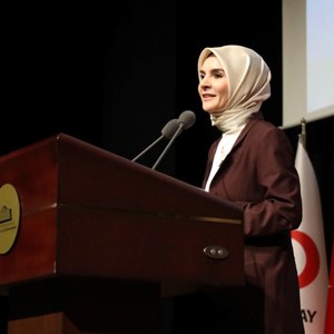 Bakanımız Göktaş, Genç Kızılay Akademi Gençlik ve Aile Araştırma Zirvesi'nde konuştu - fotoğraf 1