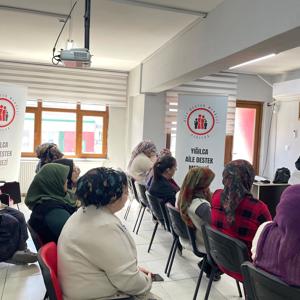 Aile Destek Merkezi Kursiyerlerine Yönelik “Bilinçli Medya Kullanımı” Eğitimi Düzenlendi. - fotoğraf 1