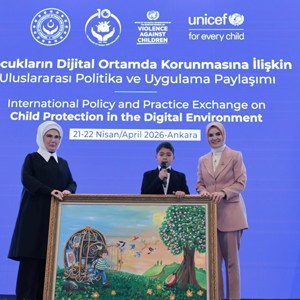 Emine Erdoğan Hanımefendi ve Bakanımız Göktaş, "Çocukların Dijital Ortamda Korunmasına İlişkin Uluslararası Politika ve Uygulama Paylaşımı" toplantısına katıldı - fotoğraf 1