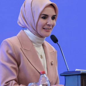 Emine Erdoğan Hanımefendi ve Bakanımız Göktaş, "Çocukların Dijital Ortamda Korunmasına İlişkin Uluslararası Politika ve Uygulama Paylaşımı" toplantısına katıldı - fotoğraf 3