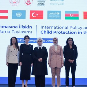 Emine Erdoğan Hanımefendi ve Bakanımız Göktaş, "Çocukların Dijital Ortamda Korunmasına İlişkin Uluslararası Politika ve Uygulama Paylaşımı" toplantısına katıldı - fotoğraf 4