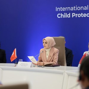 Emine Erdoğan Hanımefendi ve Bakanımız Göktaş, "Çocukların Dijital Ortamda Korunmasına İlişkin Uluslararası Politika ve Uygulama Paylaşımı" toplantısına katıldı - fotoğraf 8