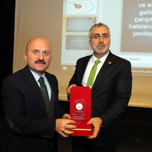“Ülkemizde Sosyal Politikaların Gelişimi ve Geleceği” konulu konferans verildi - fotoğraf 5