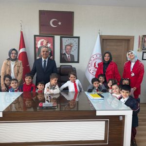 MİNİKLERDEN İL MÜDÜRÜMÜZE 23 NİSAN ZİYARETİ - fotoğraf 3