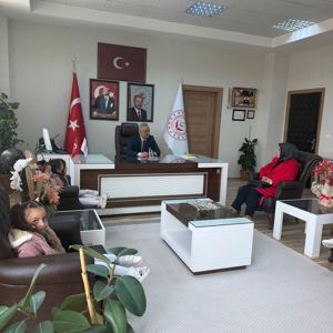 MİNİKLERDEN İL MÜDÜRÜMÜZE 23 NİSAN ZİYARETİ - fotoğraf 4