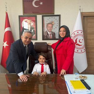 MİNİKLERDEN İL MÜDÜRÜMÜZE 23 NİSAN ZİYARETİ - fotoğraf 2