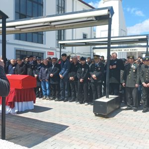 Kıbrıs Gazimiz Ahmet Çetin Son Yolculuğuna Uğurlandı - fotoğraf 2