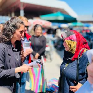 Saha çalışmaları kapsamında; sosyal hizmetlere erişim, aile destekleri ve çocuk hizmetleri başta olmak üzere pek çok konuda bilgilendirme yapıldı. - fotoğraf 7