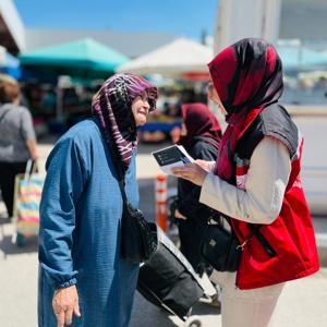 Saha çalışmaları kapsamında; sosyal hizmetlere erişim, aile destekleri ve çocuk hizmetleri başta olmak üzere pek çok konuda bilgilendirme yapıldı. - fotoğraf 11