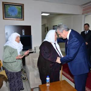 Valimiz ve Eşi Huzurevimizi Ziyaret Etti. - fotoğraf 3