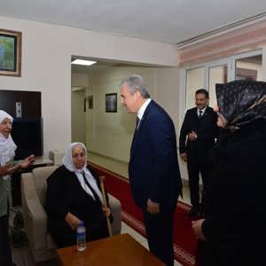 Valimiz ve Eşi Huzurevimizi Ziyaret Etti. - fotoğraf 5