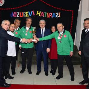 Valimiz ve Eşi Huzurevimizi Ziyaret Etti. - fotoğraf 7