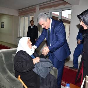 Valimiz ve Eşi Huzurevimizi Ziyaret Etti. - fotoğraf 14