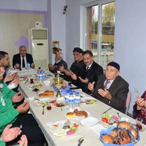 Valimiz ve Eşi Huzurevimizi Ziyaret Etti. - fotoğraf 15