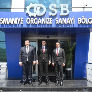 Sayın Vali Yardımcımız Sıtkı Özmen ,İl Müdürümüz Sayın Tolga Nacar,Osmaniye Organize Sanayi Bölge Müdürü Sayın Musa Gönül ,Kızılay Kadın Kolları Başkanı Şule Nacar hanımefendi 23 Nisan Ulusal Egemenlik ve Çocuk Bayramı kutlamamızda yarınımızın teminatı çocuklarımızla birlikte Organize Sanayi Bölge Müdürülüğünde yapılan Tiyatro etkinliğine katılım sağladılar . - fotoğraf 1