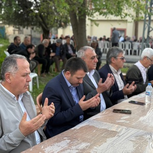 Düziçi Kaymakamı Sayın Kadir Yurdagül ve eşi Tuba Yurdagül hanımefendi ,Sosyal Hizmet Merkezi Müdürü Fatih Hürata  ve kurum personellerimiz ile birlikte, Kahramanmaraş -Onikişubat  Ayser Çalık Ortaokulu’nda meydana gelen elim olay sonucunda hayatını kaybeden kıymetli evladımız Adnan Göktürk Yeşil için okutulan Mevlid-i Şerif programına katılım sağlamışlardır. - fotoğraf 4