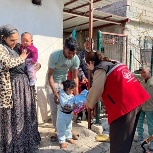 Düziçi Sosyal Hizmet Merkezi Öksüz ve Yetim Birimi personellerimiz tarafından, 23 Nisan Ulusal Egemenlik ve Çocuk Bayramı kapsamında ebeveyn kaybı yaşamış çocuklarımıza yönelik hediye dağıtımı gerçekleştirilmiştir. - fotoğraf 2