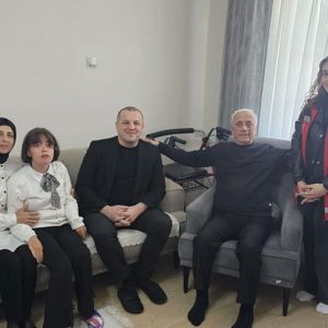 Şehit Ailesi ve Kahraman Gazimize Anlamlı Ziyaret - fotoğraf 2