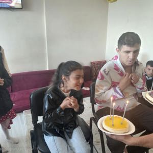 Hacı Salih ve Mine Kara Engelsiz Yaşam Bakım Rehabilitasyon ve Aile Danışma Merkezi Müdürlüğünde Doğum Günü Kutlaması - fotoğraf 1