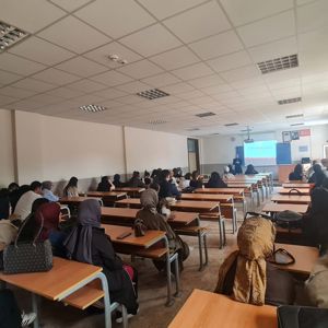 Hendek Eğitim Bilimleri Fakültesi’nde Üniversite Öğrencilerine “Kadına Yönelik Şiddetle Mücadele ve Güvenli İlişkiler” Eğitimi Verildi - fotoğraf 1