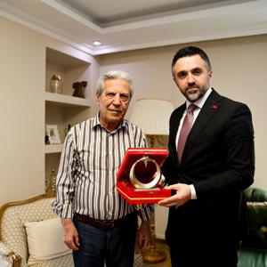 İl Müdürümüz Sn. Ömer Turan, Kıbrıs Gazisi Prof. Dr. İsmet Kahraman Arslan’ı Evinde Ziyaret Etti - fotoğraf 1