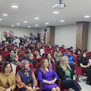 Üniversite Öğrencilerine Yönelik Şiddetle Mücadele Eğitimi Düzenlendi - fotoğraf 1
