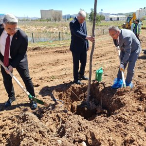 Şehitlerimizin Hatırası İçin Cumhuriyet Üniversitesi’nde Yeşeren Fidanlar - fotoğraf 3