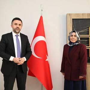 İl Müdürümüz Sn. Ömer Turan, Zeytinburnu Sosyal Hizmetler Merkezi Müdürü Olarak Göreve Başlayan Kadriye Yıldız’a Hayırlı Olsun Ziyaretinde Bulundu - fotoğraf 1