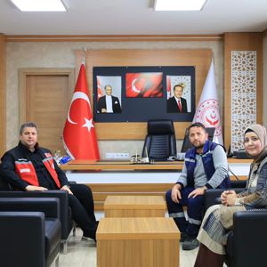  İl Müdürümüz Sayın Serdar Demirci’nin Onayıyla Koruyucu Aile Uyum Süreci Olumlu Sonuçlanan Kıymetli Yavrumuz; Koruyucu Aile Sözleşmesinin İmzalanmasının Ardından Artık Sevgiyle Büyüyeceği Sıcak Bir Yuvaya Kavuştu. - fotoğraf 3